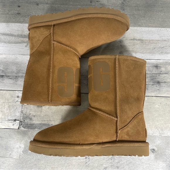 UGG Women's Classic Short Rubber Logo Cold-Weather Boots - Chestnut - Sz-6 .US - Picture 7 of 14